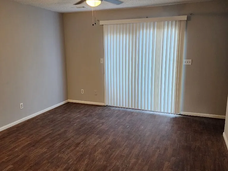Fox Run Apartments — Photo 9