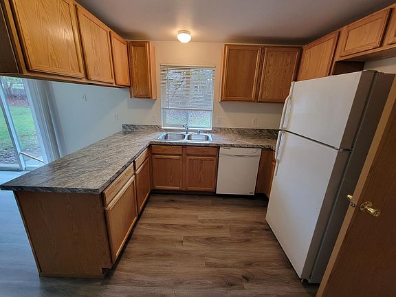 4th image of 19117 5th Ave E