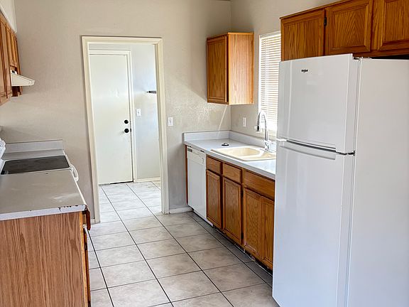 3rd image of 4018 E Decatur St