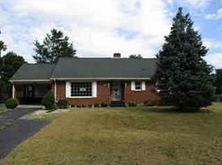 2205 Garstland Dr NW, Roanoke, VA 24017