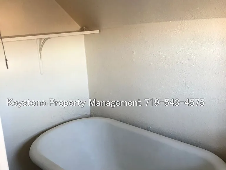 321 E 2nd St #4 — Photo 12