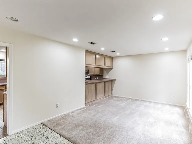 2203 Farnswood Cir — Photo 7