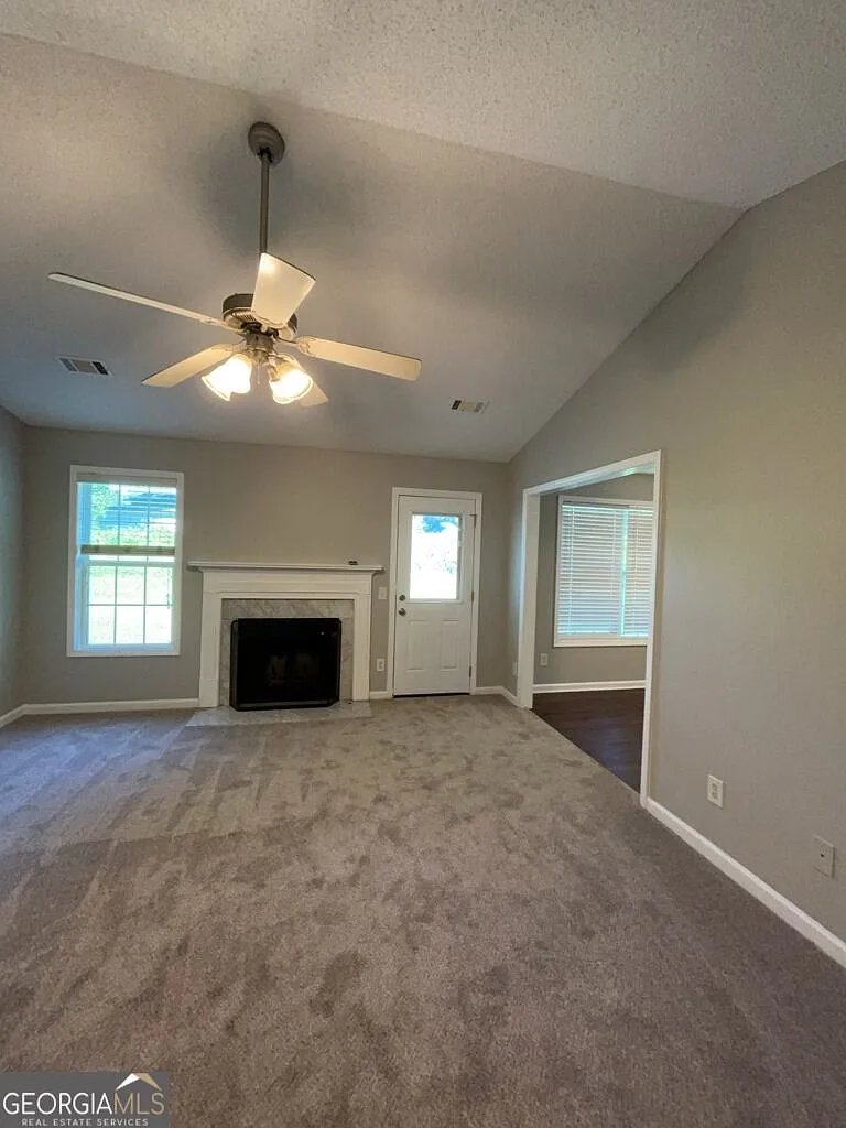 3 bed, 2.0 bath, 1204 sqft, $1,845 — Photo 2