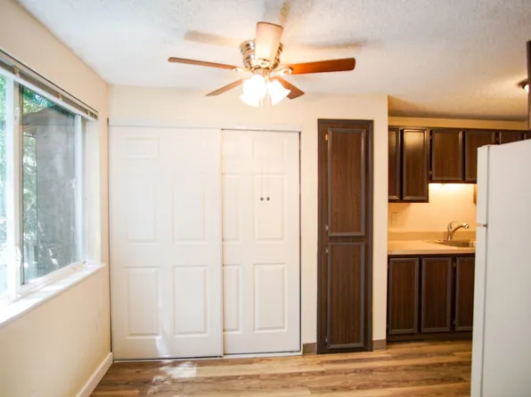 2nd Floor 2 Bedroom with Parking, Dishwasher, & Pet-Friendly!, 3934 SW Multnomah Blvd, Portland, OR 97219