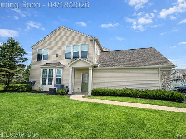 515 Dockside Cir #28, Holly, MI 48442