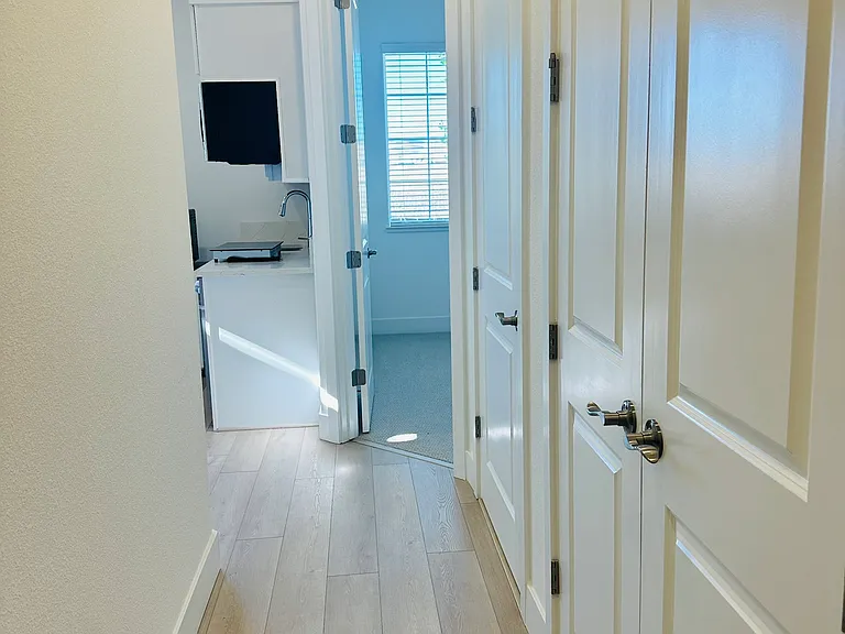 529 E Fiorino St — Photo 5