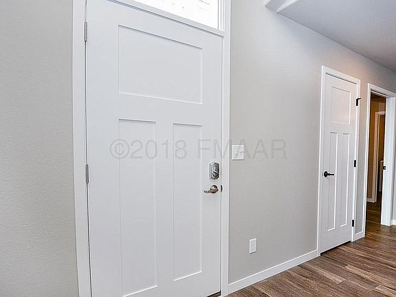 4th image of 814 28th Ave W