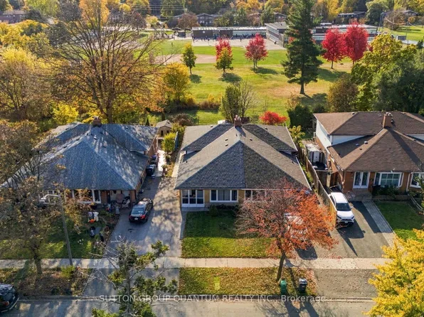 1259 Fairdale Dr, Mississauga, ON L5C 1K3