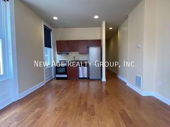 4th image of 1937 Spring Garden St #B