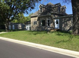 802 N Carver St, Winthrop, MN 55396