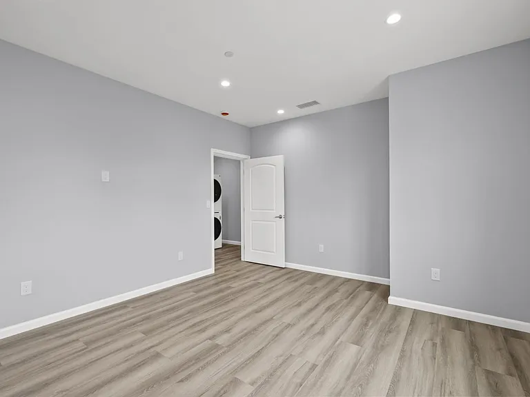 15836 Eccles St — Photo 25