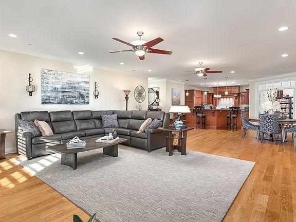 4th image of 180 W Benton Ave Unit 305