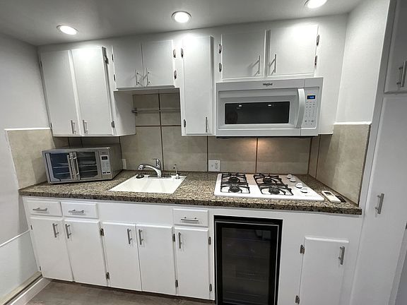 5th image of 10814-10818 Blix St #814-B2