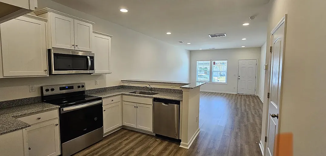 3 bed, 2.5 bath, 1563 sqft, $1,799 — Photo 3