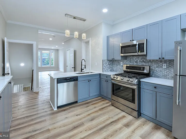 420 E 28th St — Photo 13
