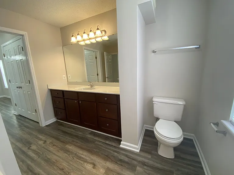 Meridian Park Apartments — Photo 93