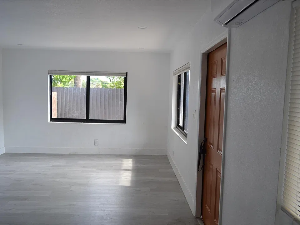 Building Photo 3