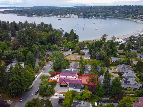 3942 Telegraph Bay Rd #B, Saanich, BC V8N 4H7