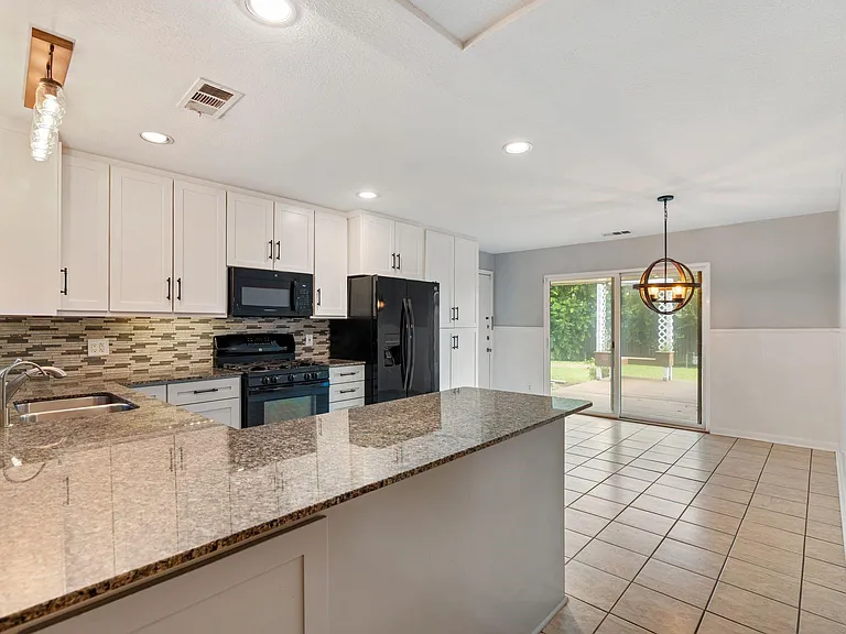 5110 Hialeah Dr — Photo 7