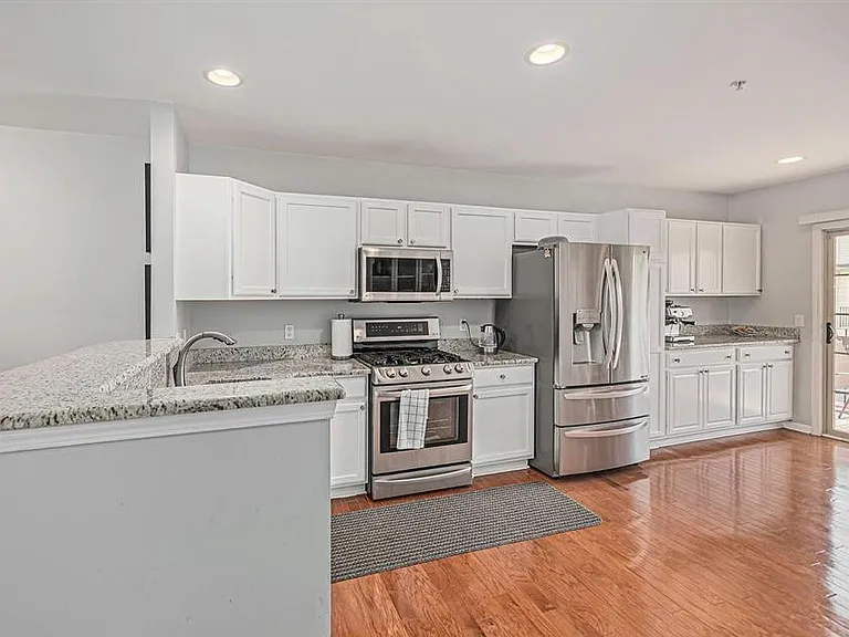 3286 Camden Dr #1 — Photo 7
