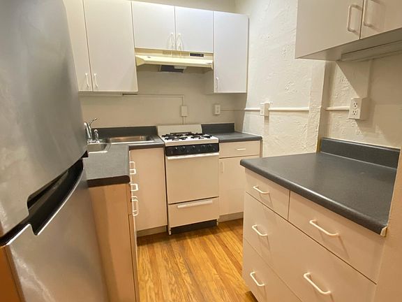 3rd image of 851 Ofarrell St APT 207