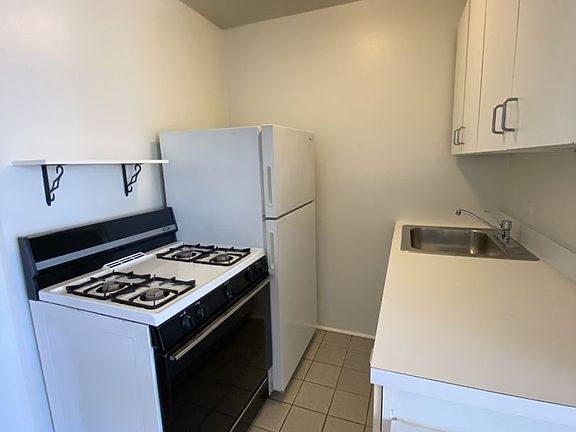 5th image of 5528 N Kenmore Ave APT 205