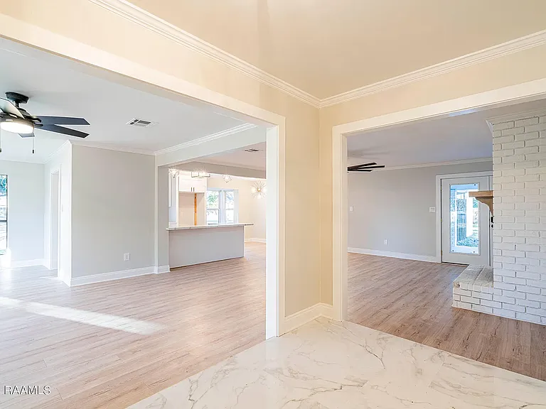 101 Van Dyke Ct — Photo 5