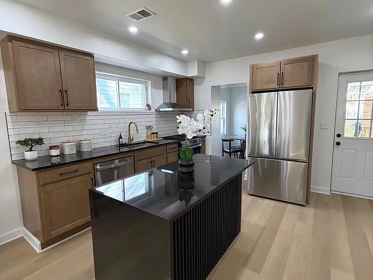 1416 Kearny St NE — Photo 5