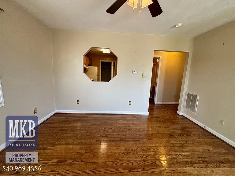 1712 Wayne St NE — Photo 5
