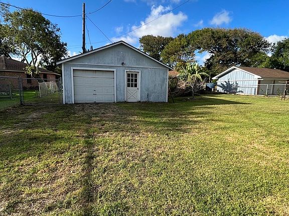 5th image of 204 S Bay Blvd