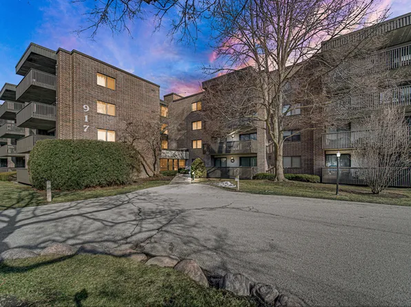 917 Vose Dr APT 306, Gurnee, IL 60031