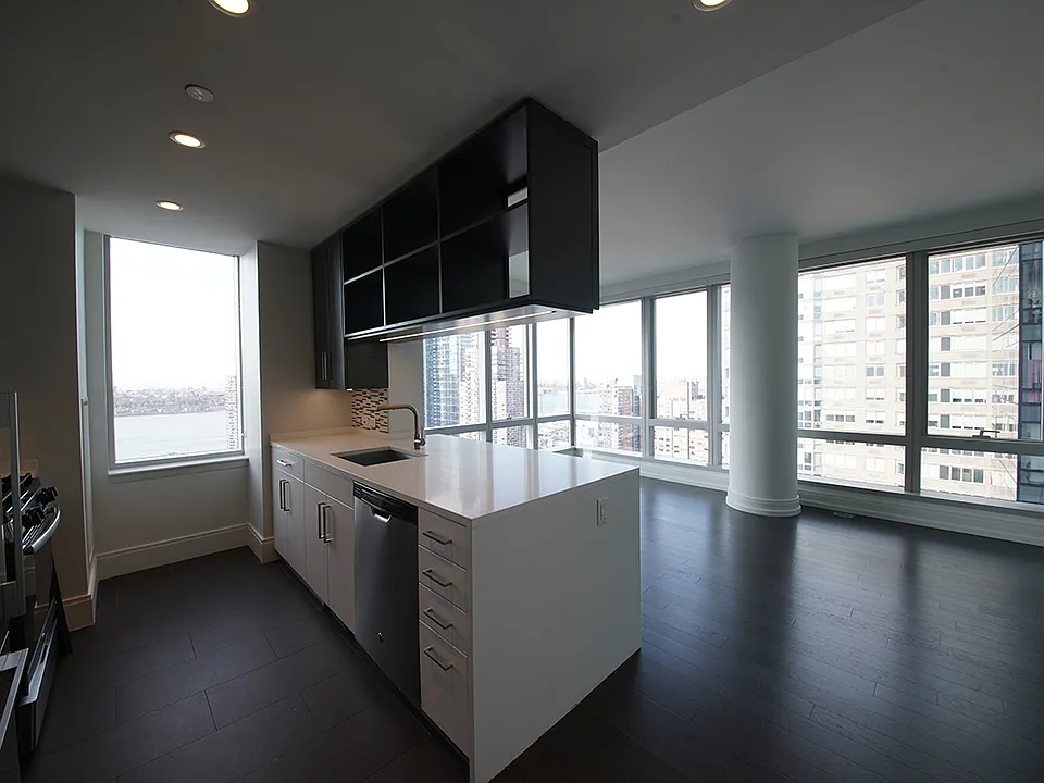 555 10th Ave #19A