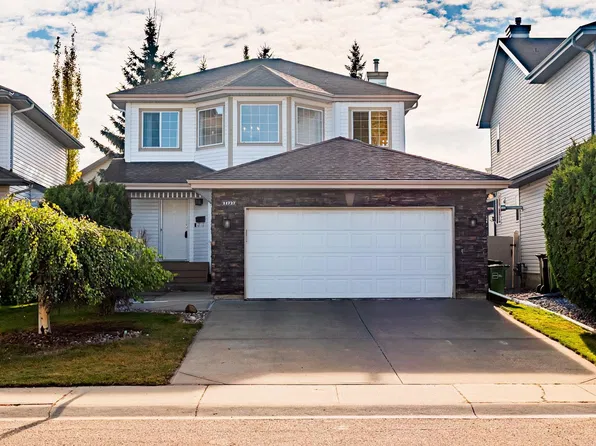 11727 13th Ave NW, Edmonton, AB T6J 7G1