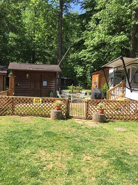 2nd image of 552 Riverside Dr