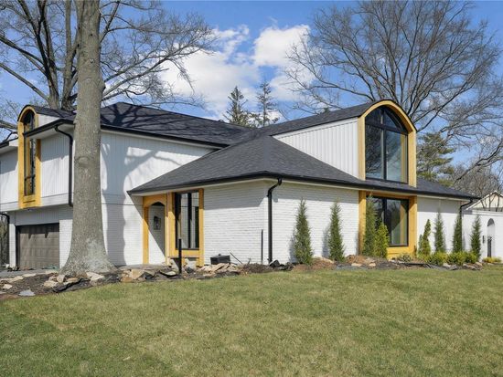 13683 Peacockfarm Rd, Saint Louis, MO 63131