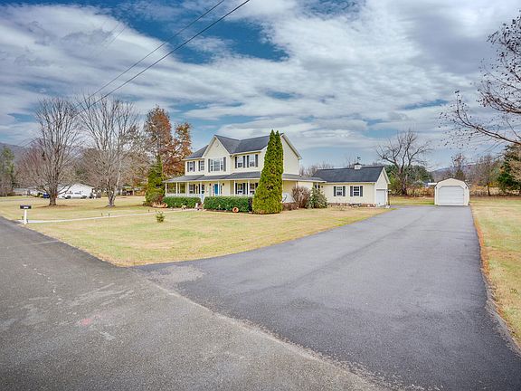 3rd image of 117 Creek Side Dr