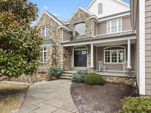 40 Canterbury St, Hingham, MA 02043