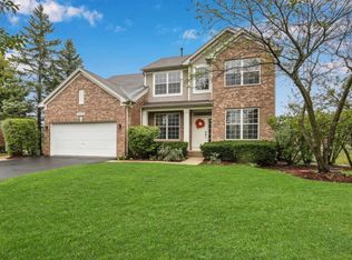 325 Hummingbird Ln, Lindenhurst, IL 60046