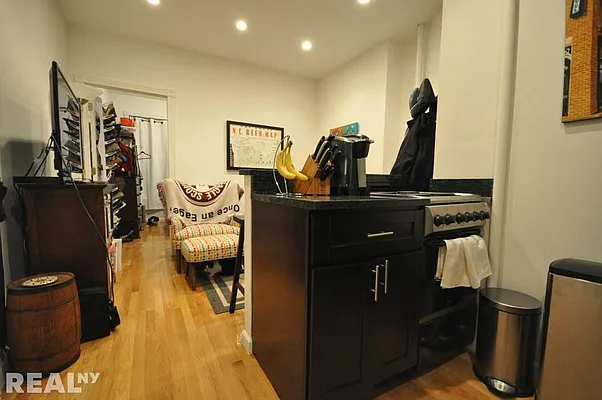 Rented by REAL New York | media 7