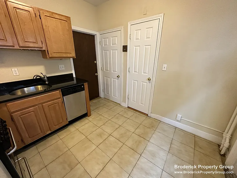 381 Dorchester St #1B — Photo 3