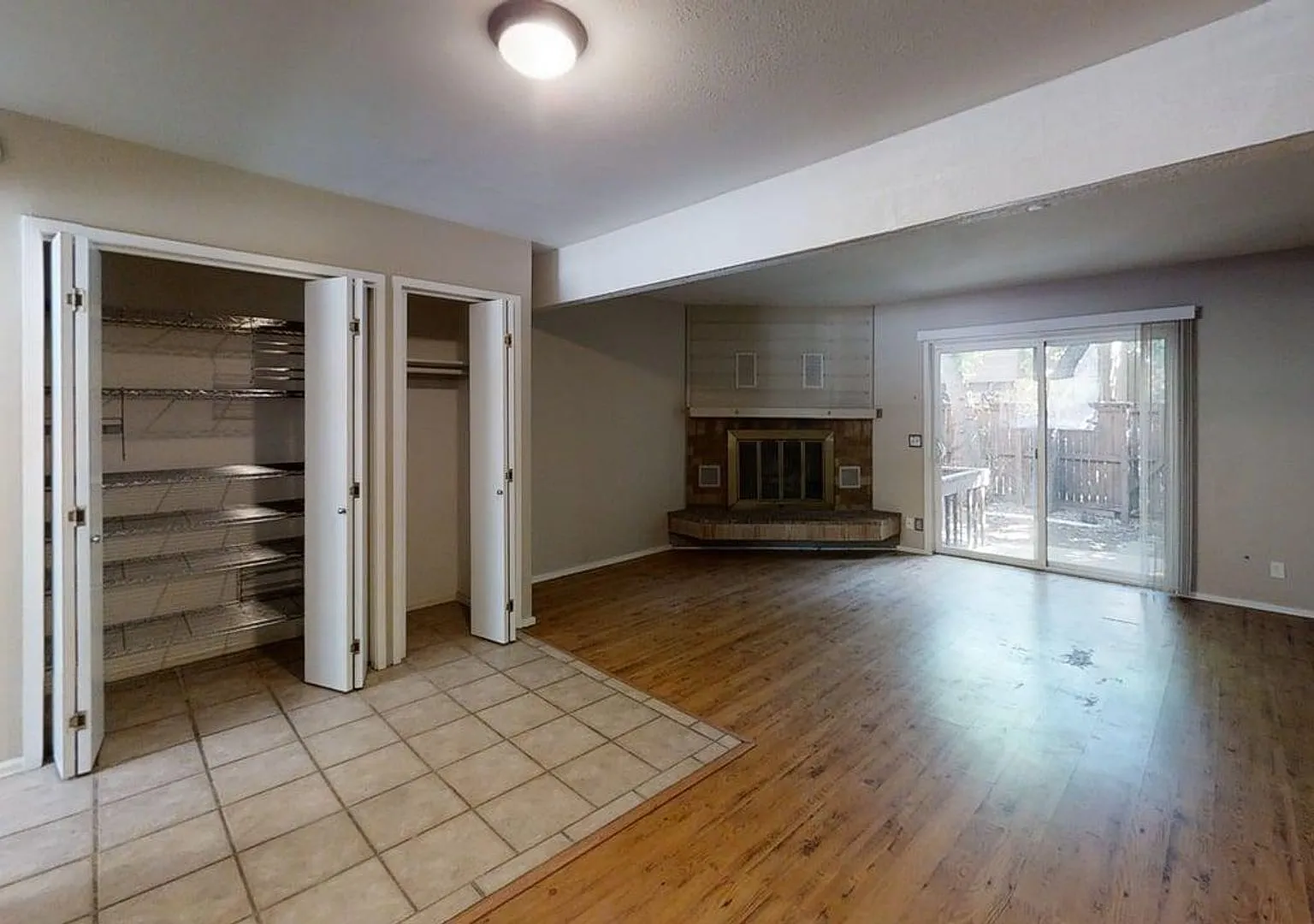 Spacious Willow Springs Townhome Near Trails, Shopping & Dining — Photo 1