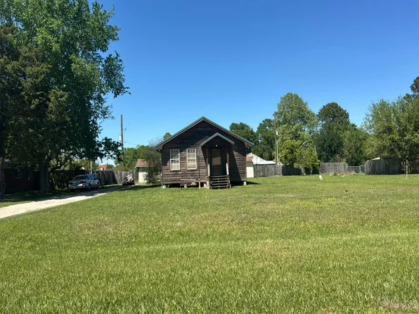 511 Lazy Ln, Anahuac, TX 77514