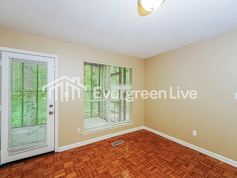 5815 Willow Crest Dr — Photo 5