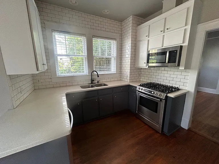 2827 Wilmot Ave — Photo 33