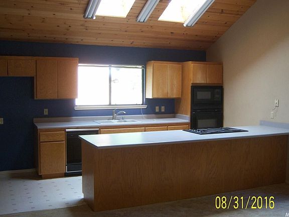 3rd image of 16748 Alpine Dr