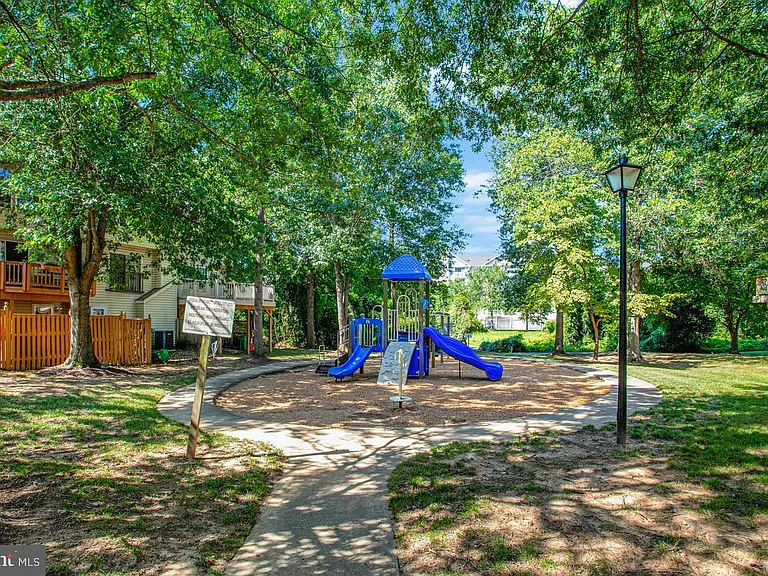 13902 Barrington Ln — Photo 24