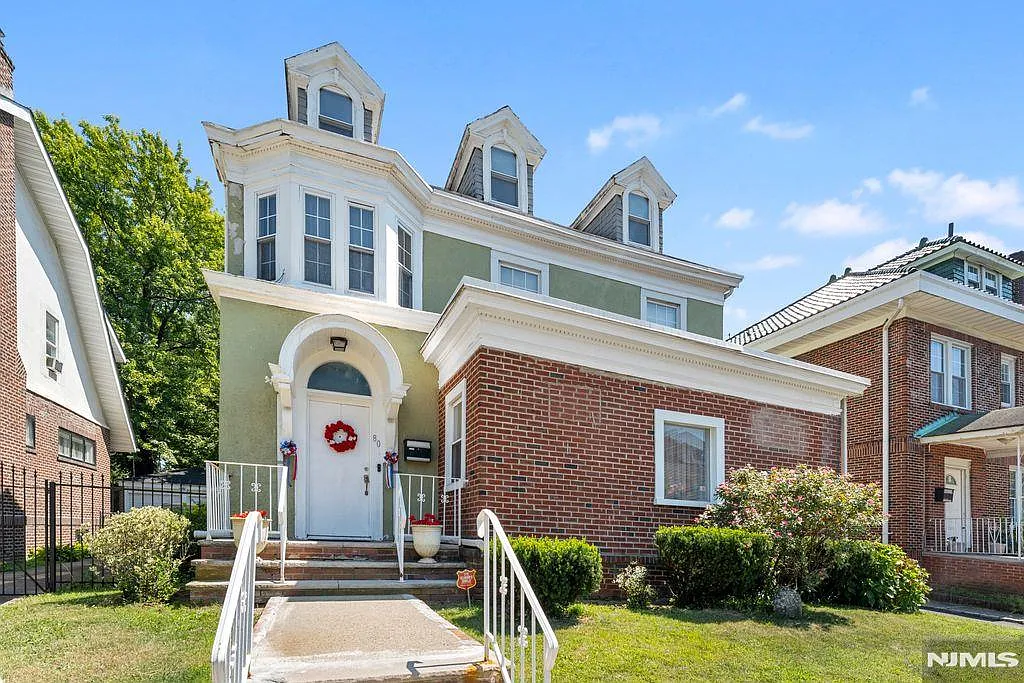 78-80 Girard Pl photo 1