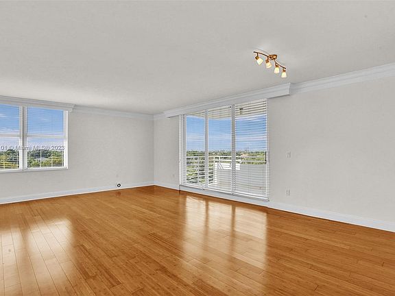 3rd image of 888 Intracoastal Dr APT 5F