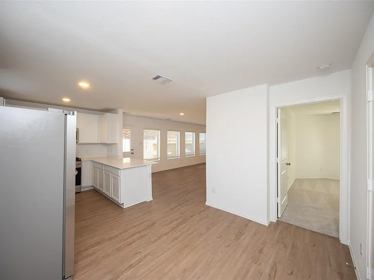 7235 Gorrian — Photo 13