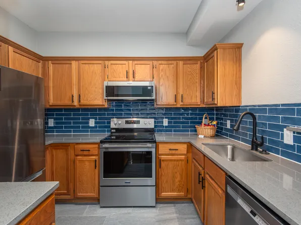 Melrose Court, 1605 Tennessee St #E23, Lawrence, KS 66044
